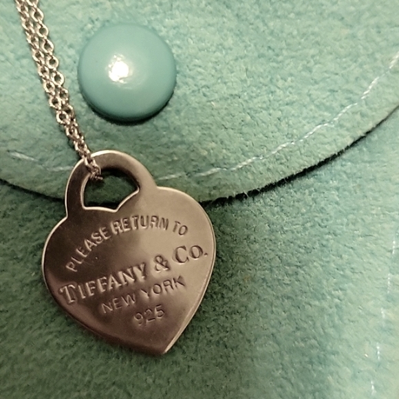 Authentic Return to Tiffany silver necklace with pendant 16 inches long - Picture 2 of 10